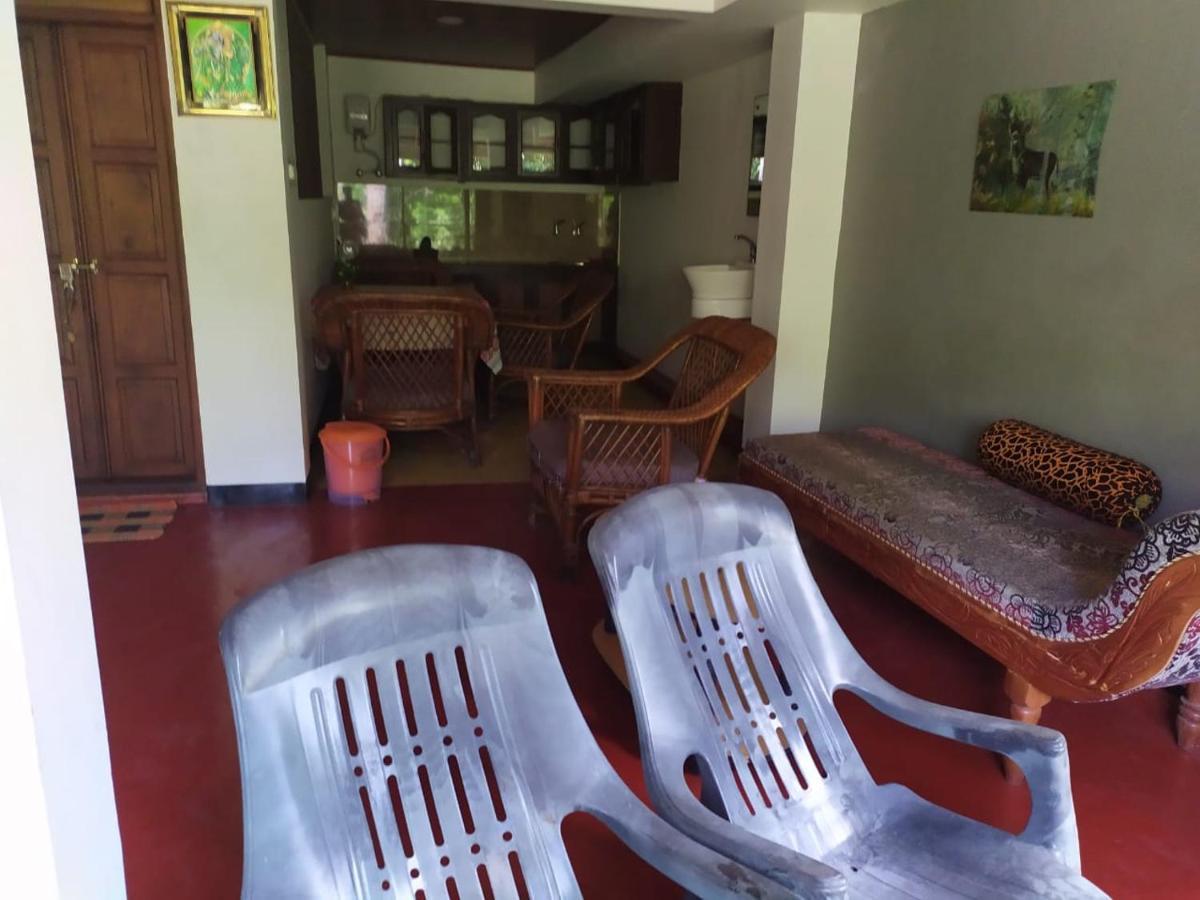 Ambadi's Apartment Pallipuram Bagian luar foto