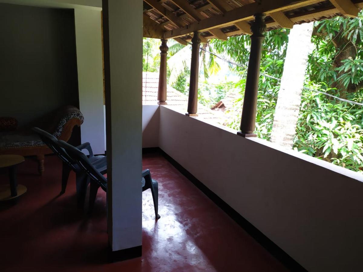 Ambadi's Apartment Pallipuram Bagian luar foto