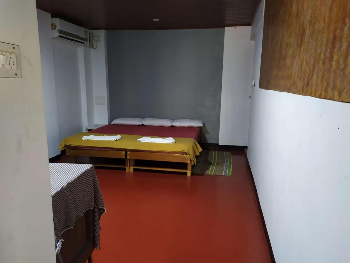 Ambadi's Apartment Pallipuram Bagian luar foto