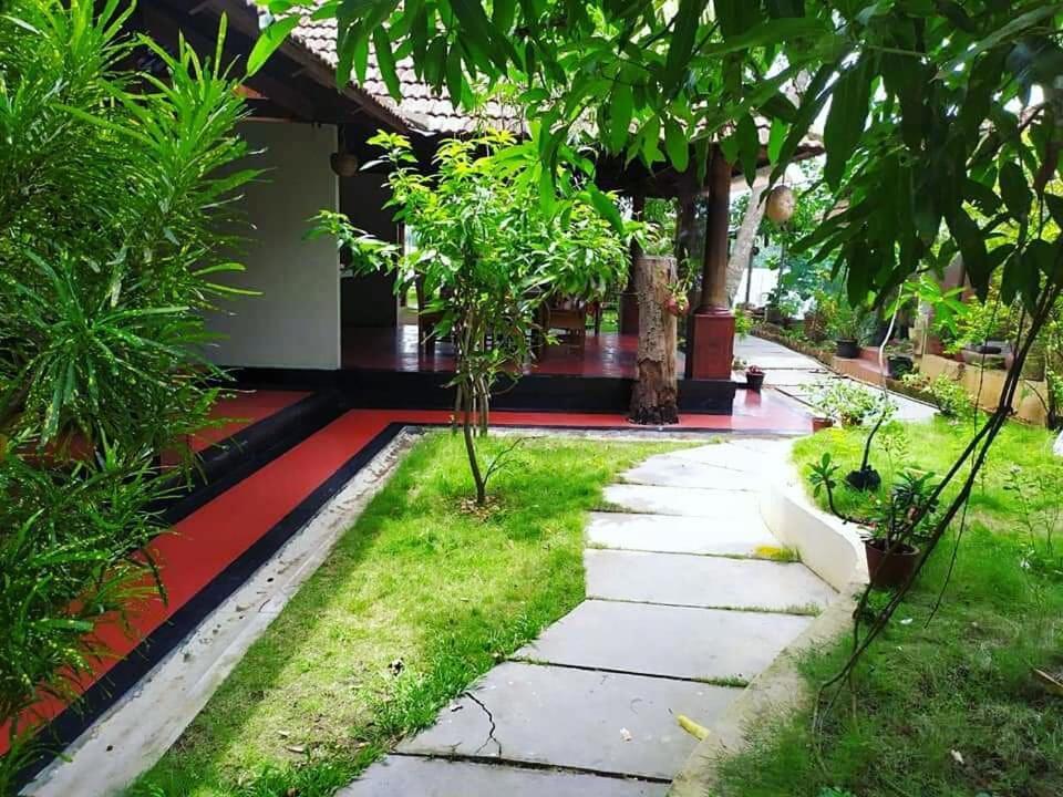 Ambadi's Apartment Pallipuram Bagian luar foto