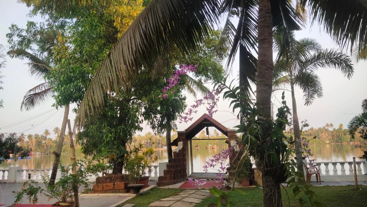 Ambadi's Apartment Pallipuram Bagian luar foto