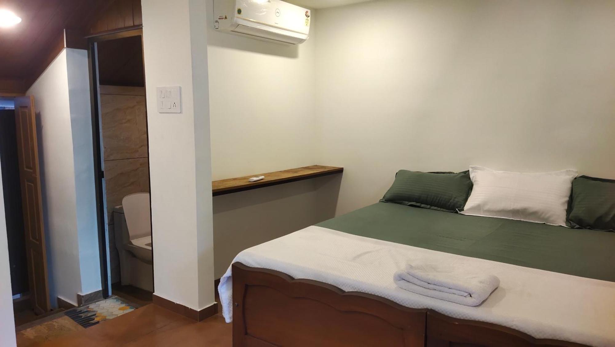 Ambadi's Apartment Pallipuram Bagian luar foto
