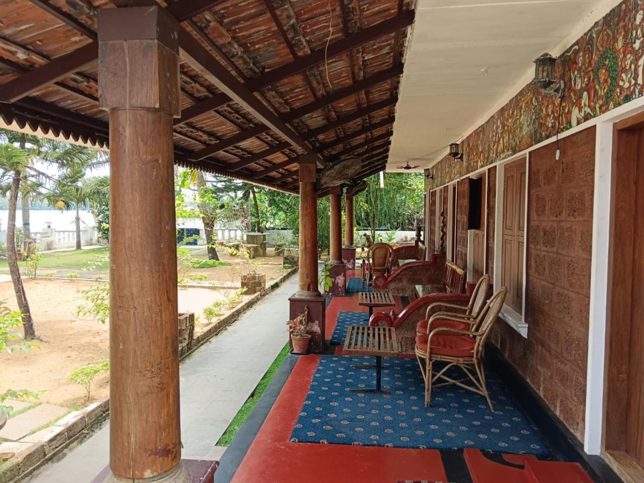 Ambadi's Apartment Pallipuram Bagian luar foto