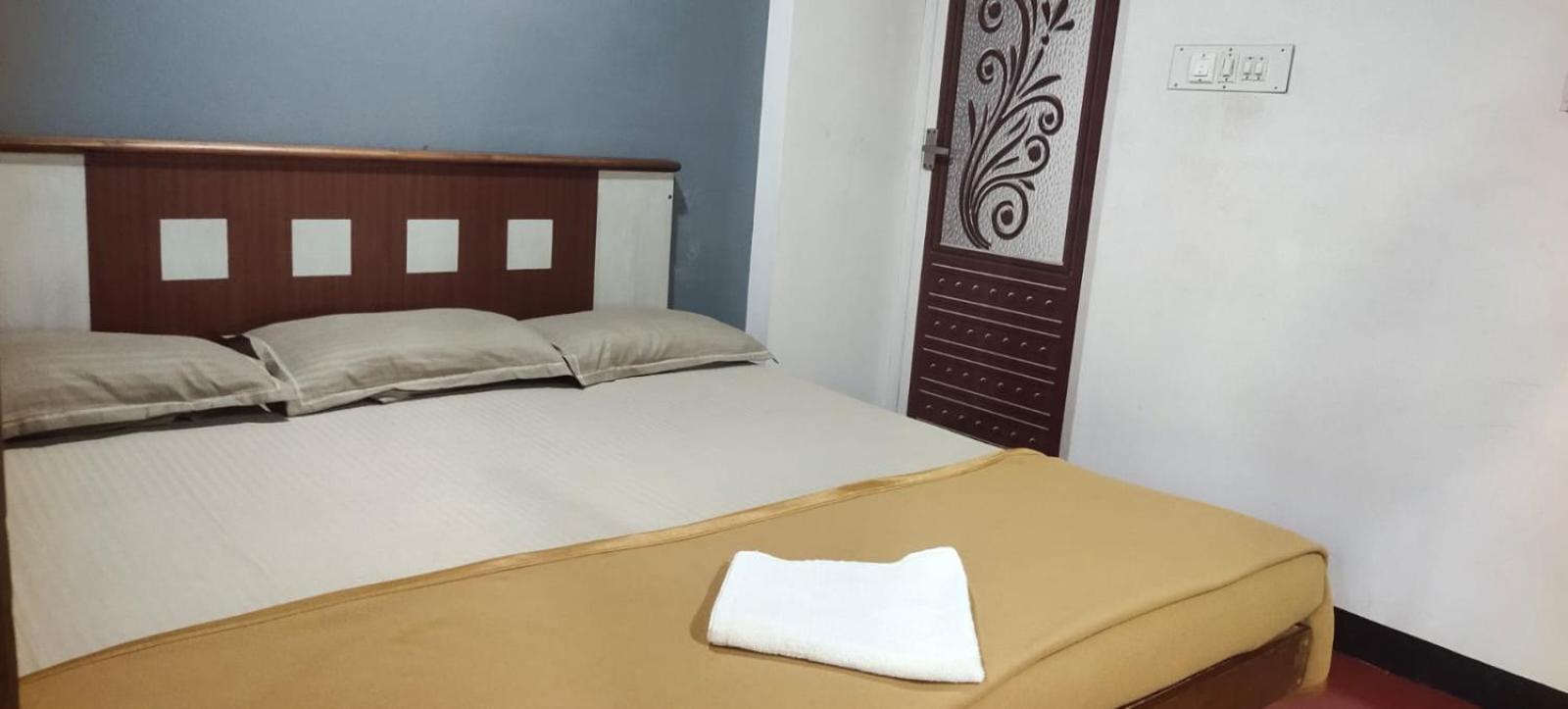 Ambadi's Apartment Pallipuram Bagian luar foto