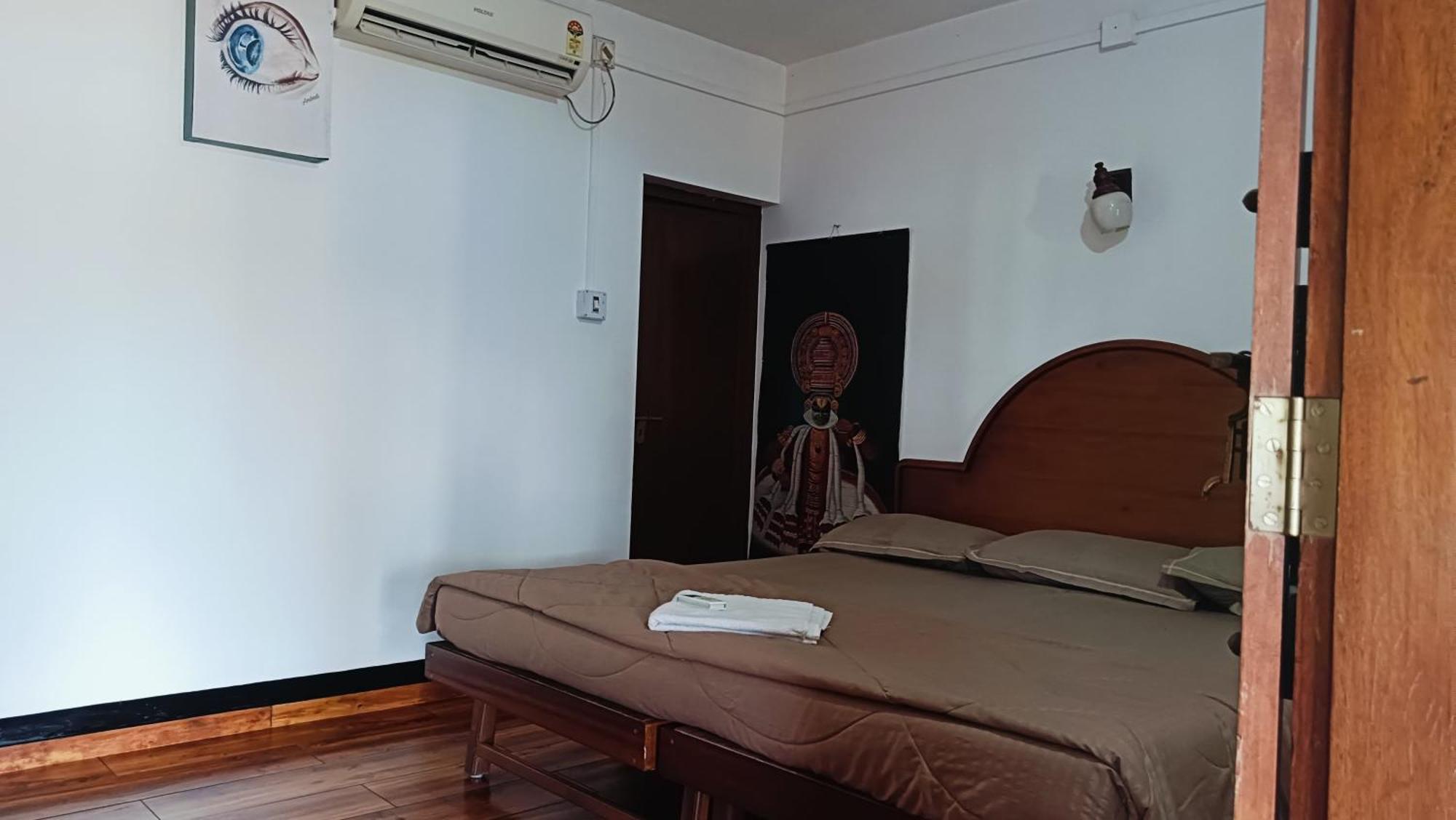 Ambadi's Apartment Pallipuram Bagian luar foto