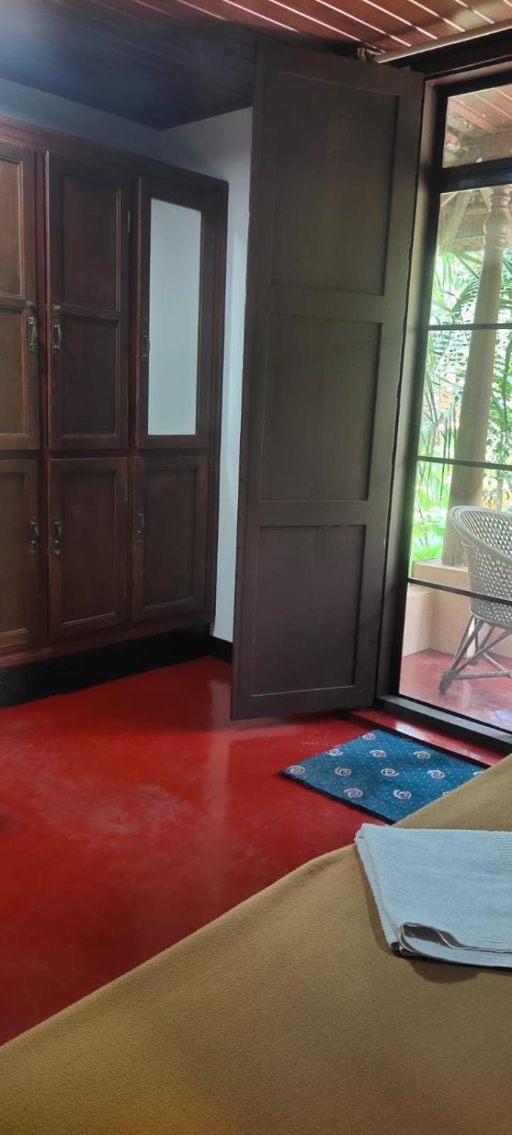 Ambadi's Apartment Pallipuram Bagian luar foto