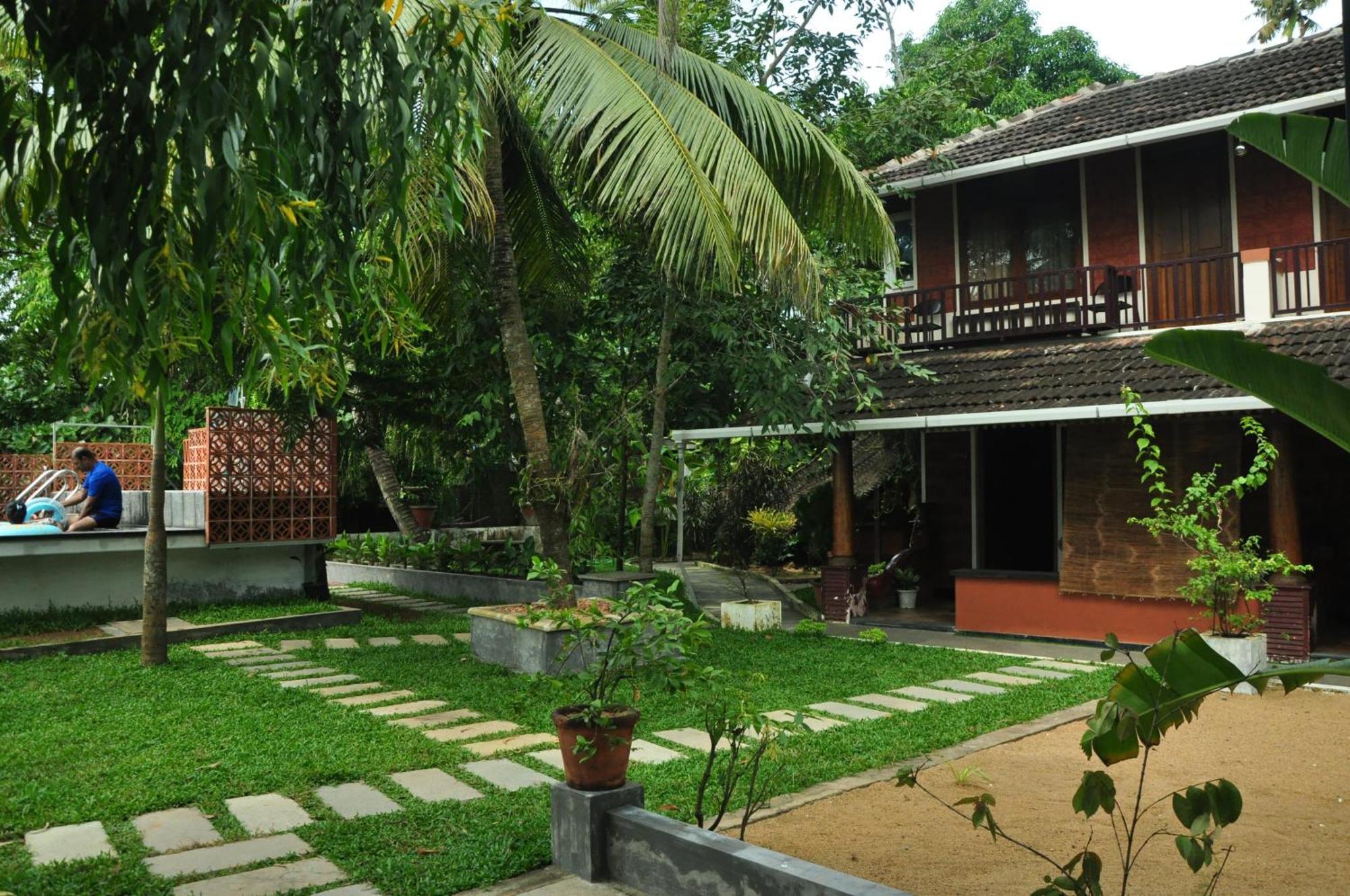 Ambadi's Apartment Pallipuram Bagian luar foto